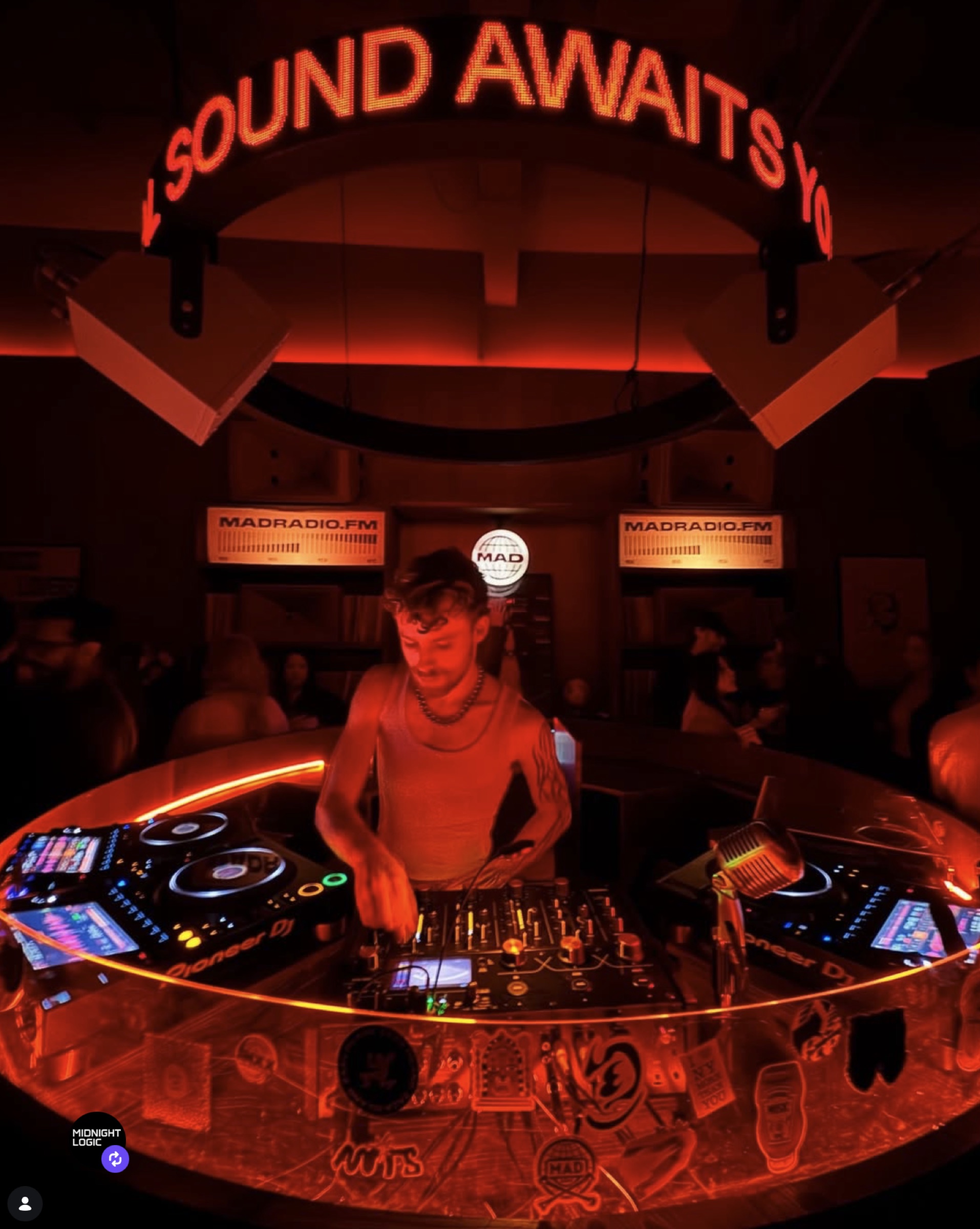 IPOK — press photo 3